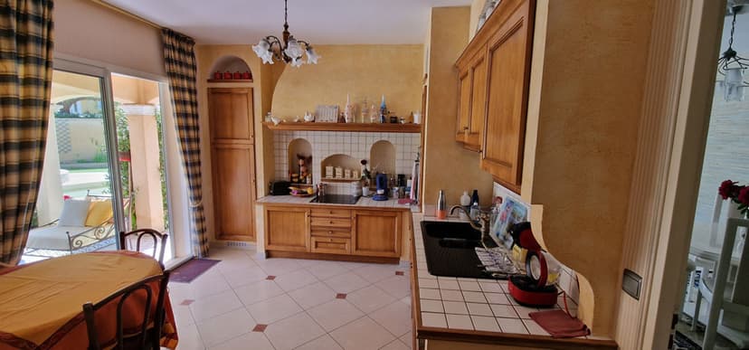 Un intérieur repensé : mariage de modernité et de fonctionnalité - Image avant 1
