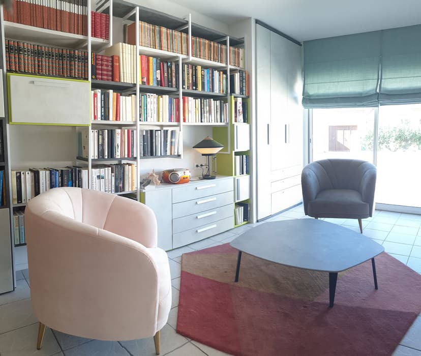 Transformation d’un garage en coin lecture chaleureux et fonctionnel - Image après 6