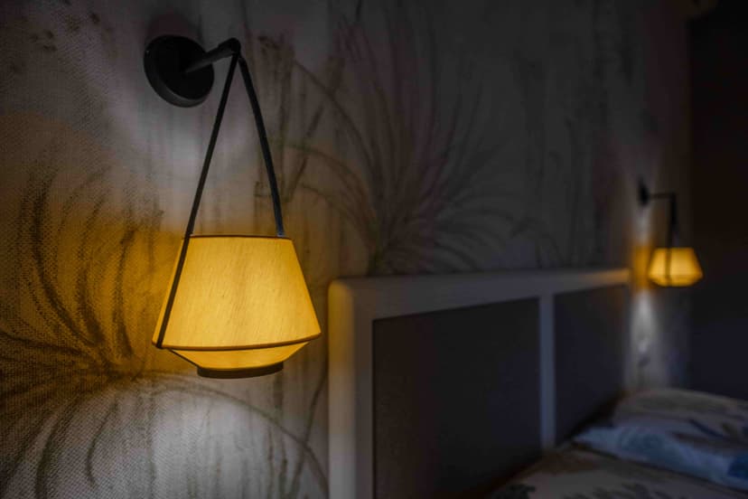 Une chambre métamorphosée entre élégance et fonctionnalité - Image après 3